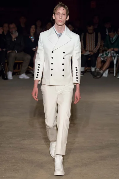 Look 13
